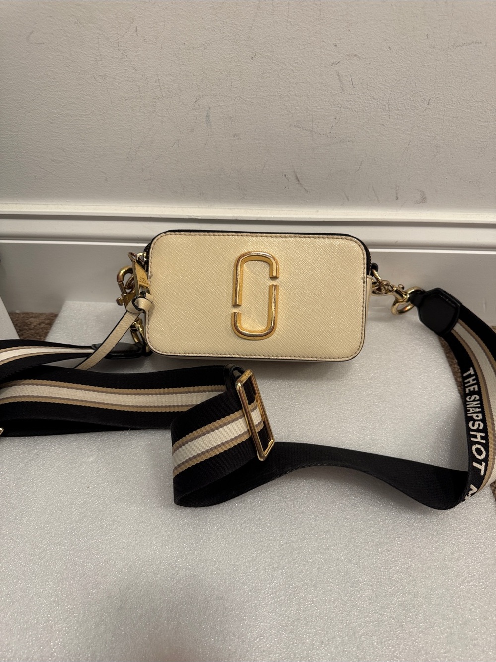 Marc Jacobs the snapshot camera style crossbody bag purse